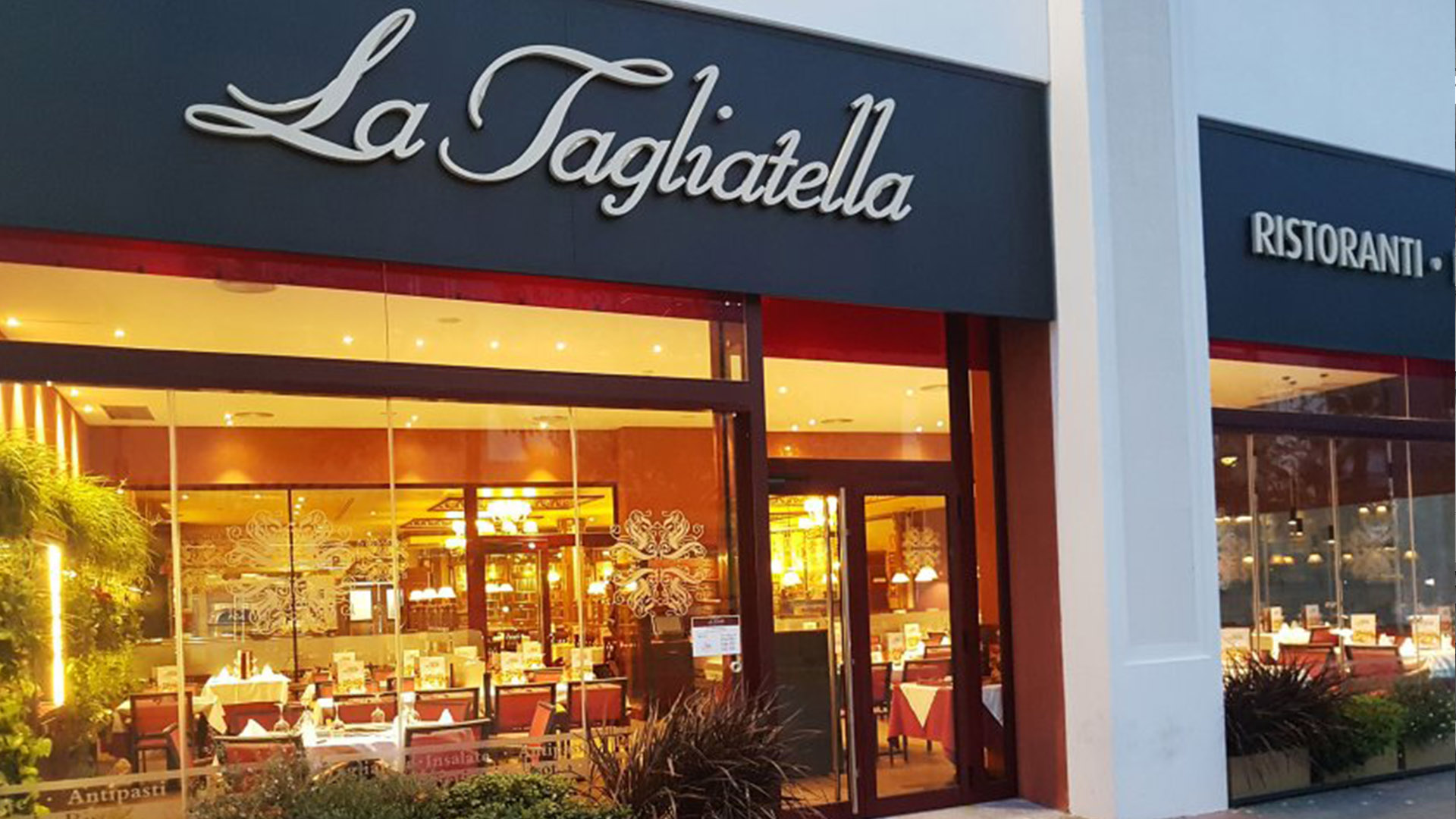Fachada del restaurante de comida italiana "La Tagliatella" en Finestrat